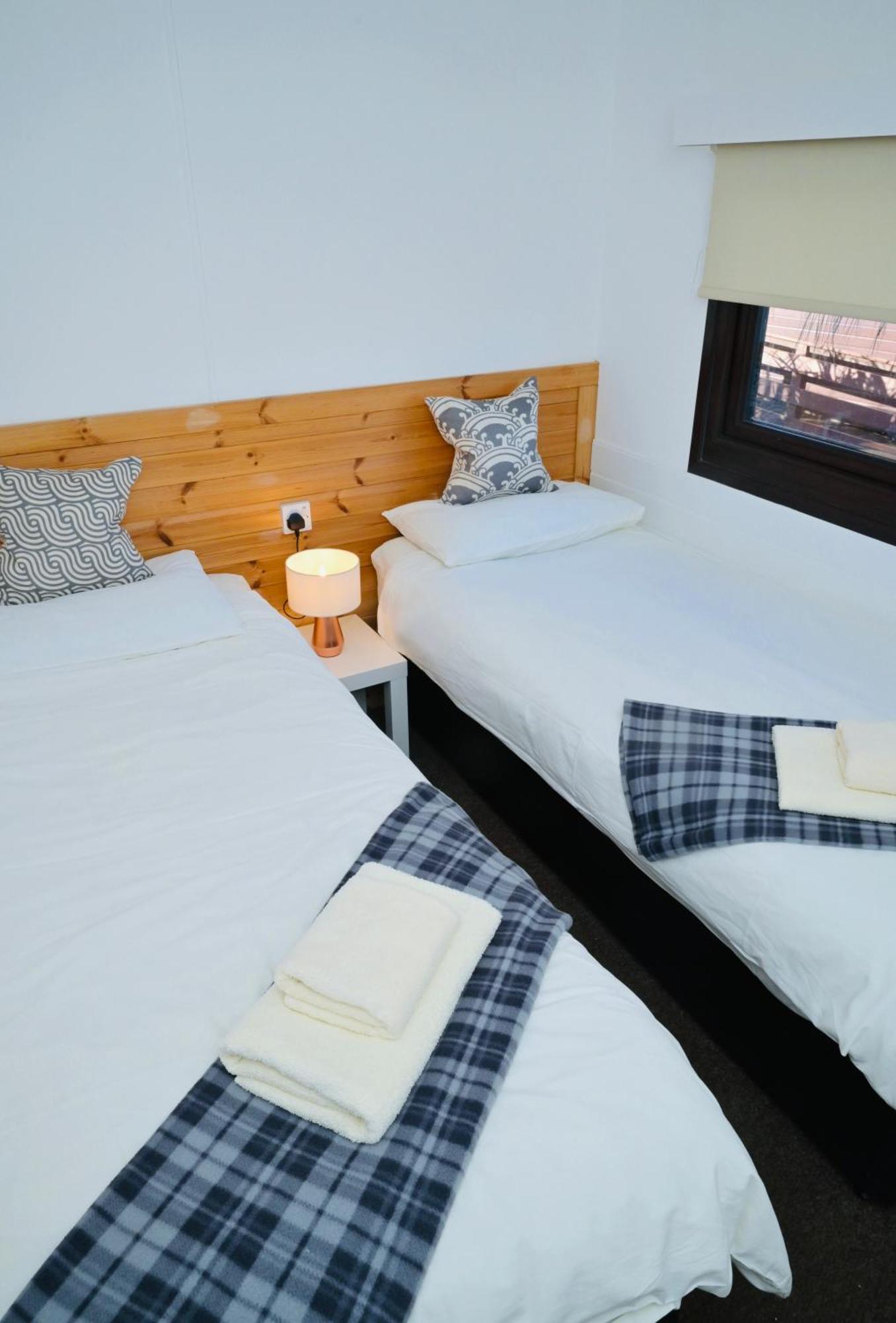 Lodge Cabin With Fabulous Views - Farm Holiday Stranraer Exterior photo